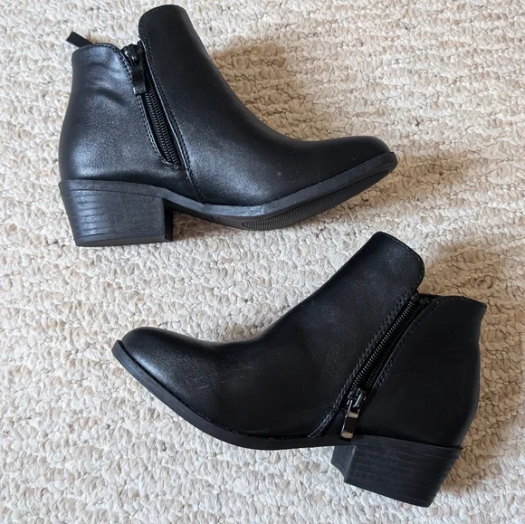 Black heeled ankle boots - Picture 2 of 6